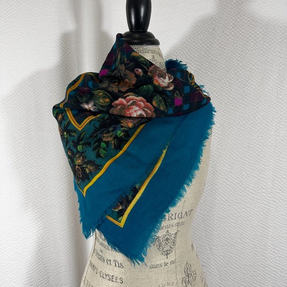 Beautiful Vintage Cottagecore Watercolor look Floral design Fringed edges - Picture 6 of 7